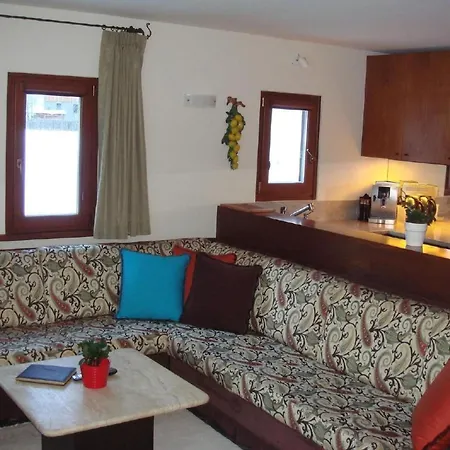 Апартаменты Sassella 2 By Interhome Ла-Пунт-Чамуэшч